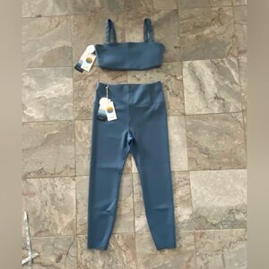 Vuori NWT Stylish Pool Blue Evolve Leggings & Top Set. Size Top L / Leggings XL